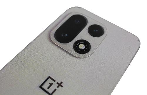 Coverin Lasi Kameralle OnePlus 15